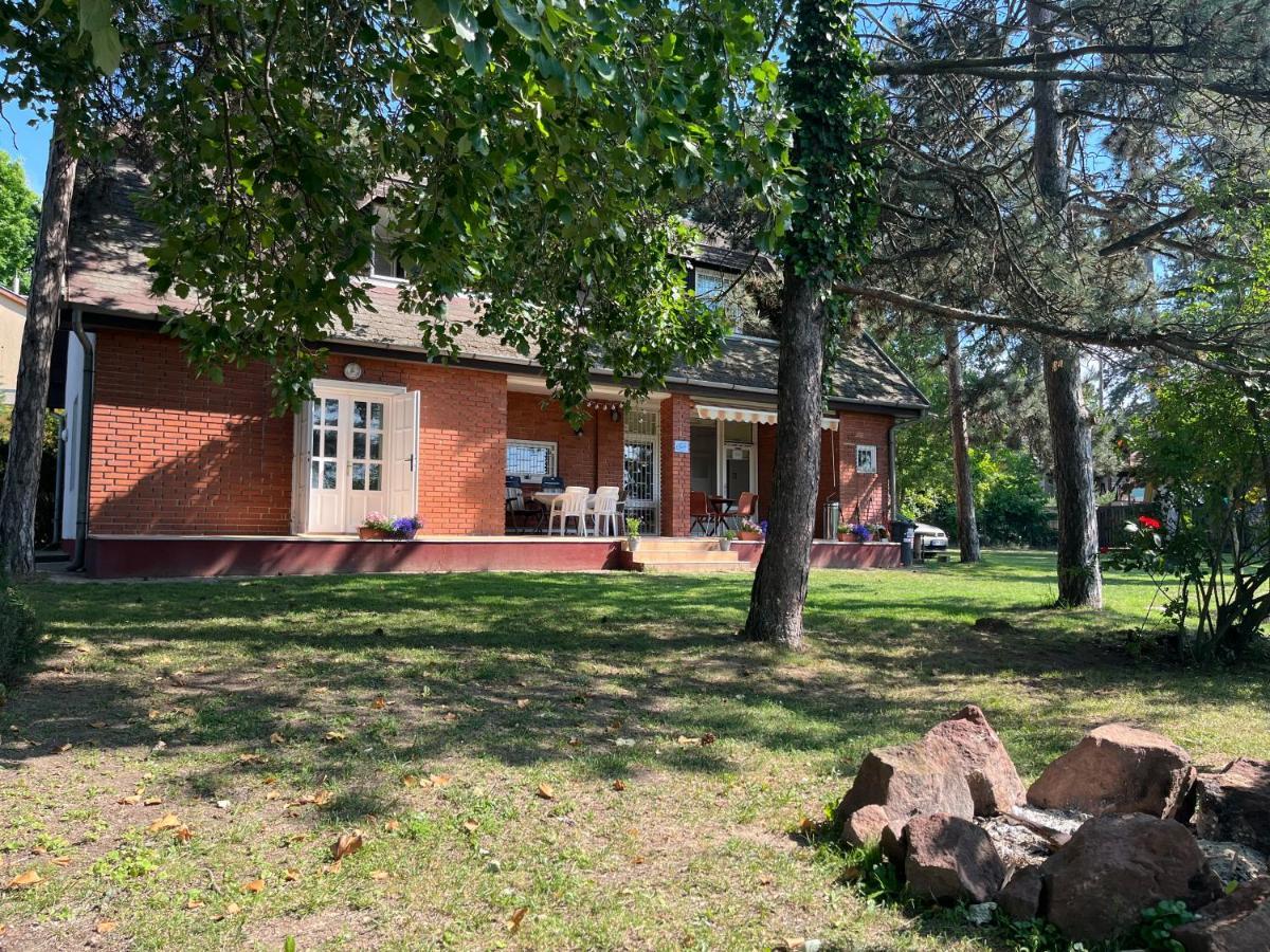 Casa Di Bianca - Koezvetlen Vizparti Nyaralo Apartment Siofok Luaran gambar